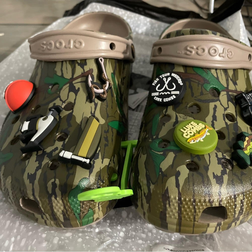 Luke Combs Crocs Bootleggers Size 9 M size 11 W new. Rare.